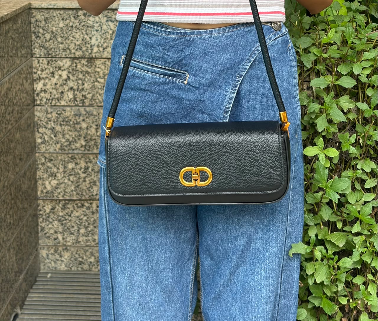 Florida bub Shoulder Bag with Gold-Tone Clasp