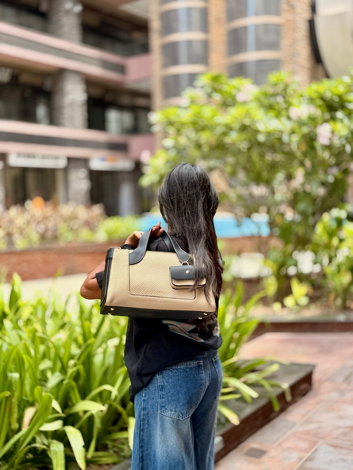Classic Textured Tote Bag with Mini Pouch