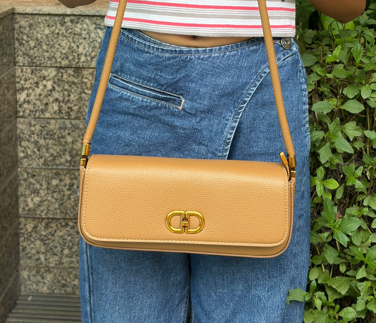 Florida bub Shoulder Bag with Gold-Tone Clasp